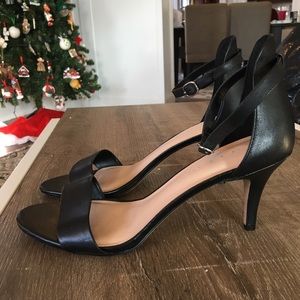 New, never worn size 10 scrappy heels